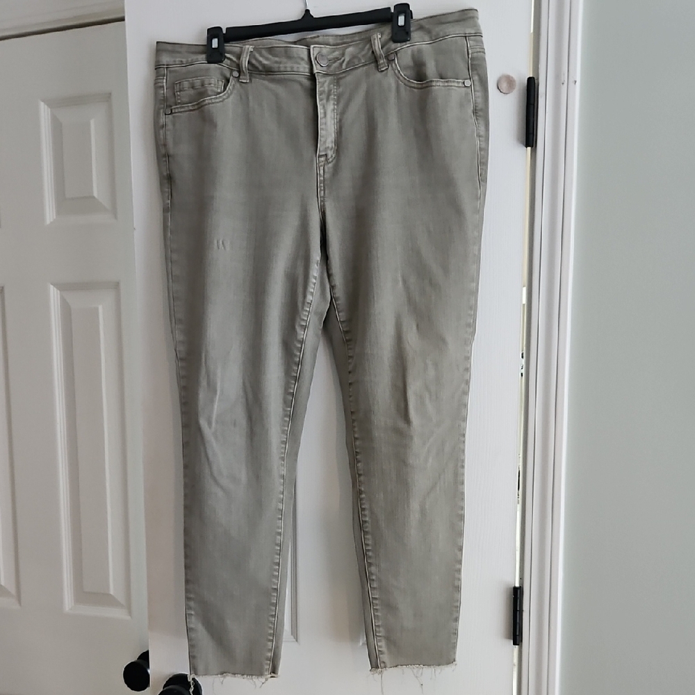 Lane Bryant Women's Mid Rise Super-Stretch Ankle Jeans 16